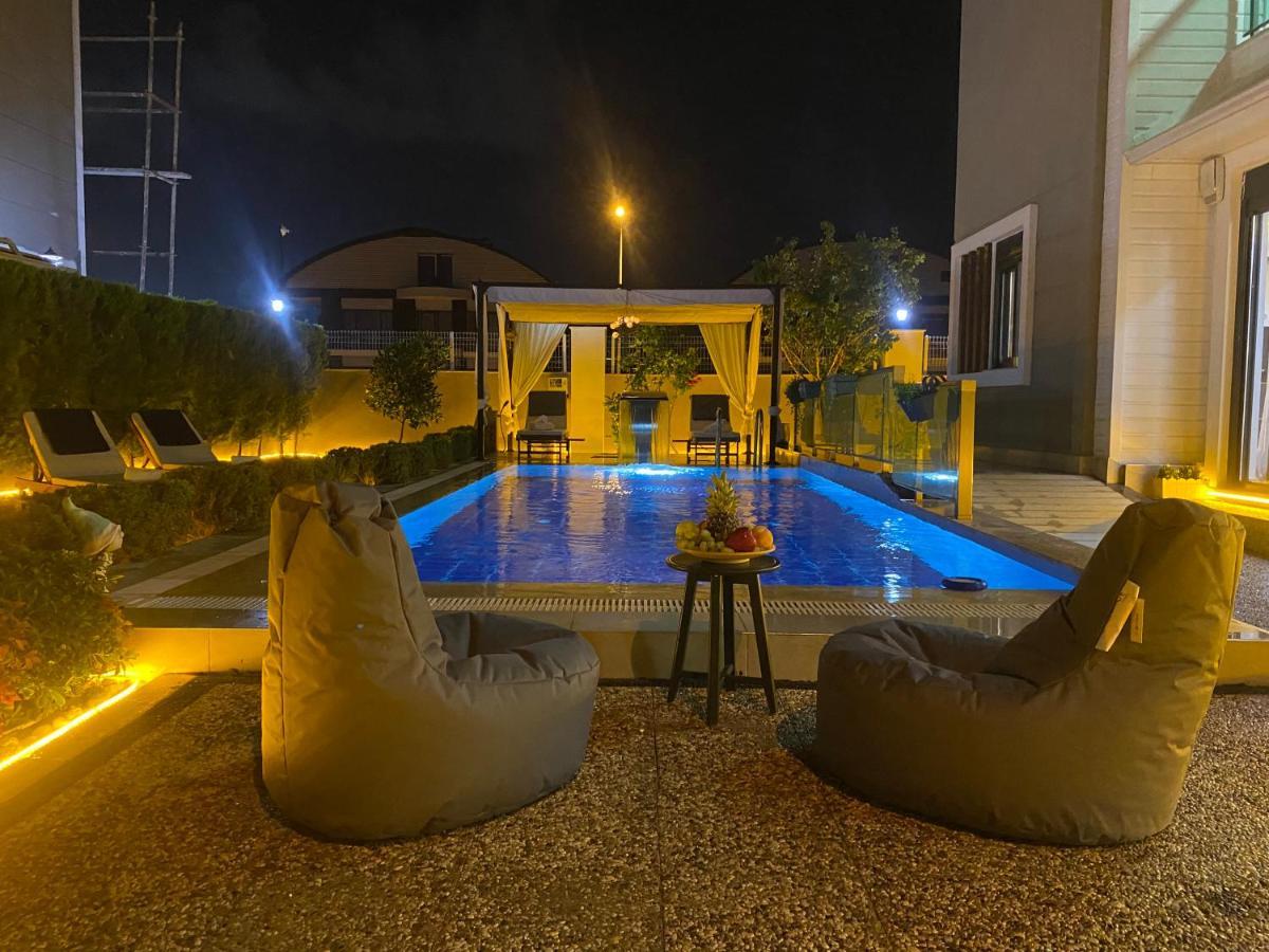 Villa Annabell1 With Swimming Pool And Jacuzzi, 3 Floors 贝莱克 外观 照片