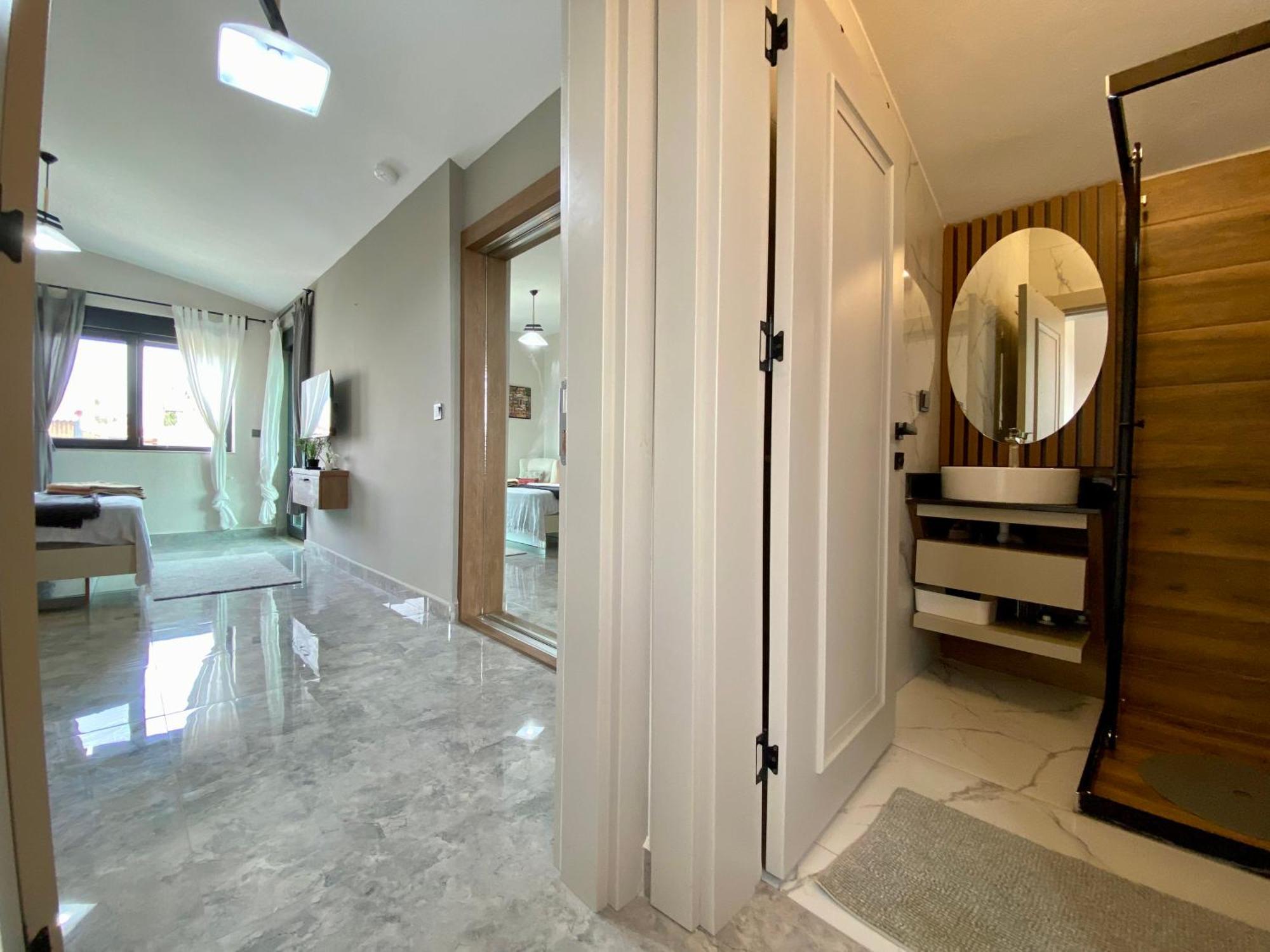 Villa Annabell1 With Swimming Pool And Jacuzzi, 3 Floors 贝莱克 外观 照片