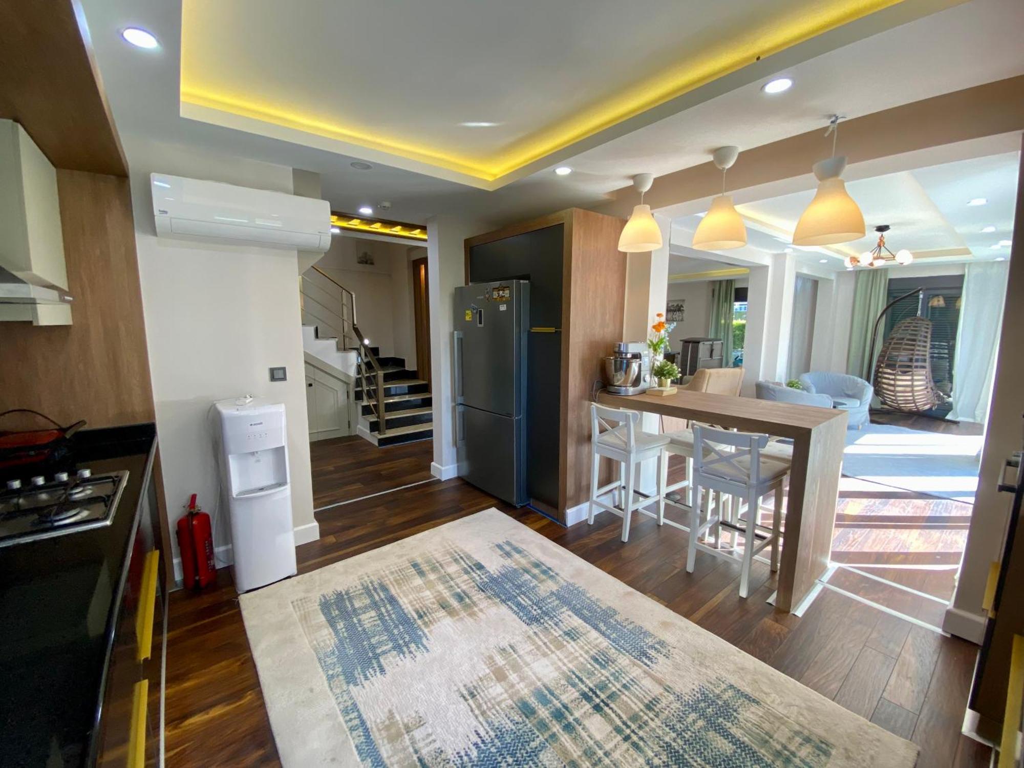 Villa Annabell1 With Swimming Pool And Jacuzzi, 3 Floors 贝莱克 外观 照片