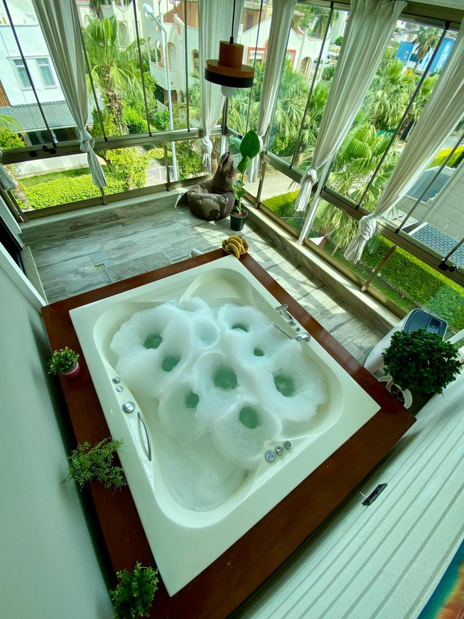 Villa Annabell1 With Swimming Pool And Jacuzzi, 3 Floors 贝莱克 外观 照片