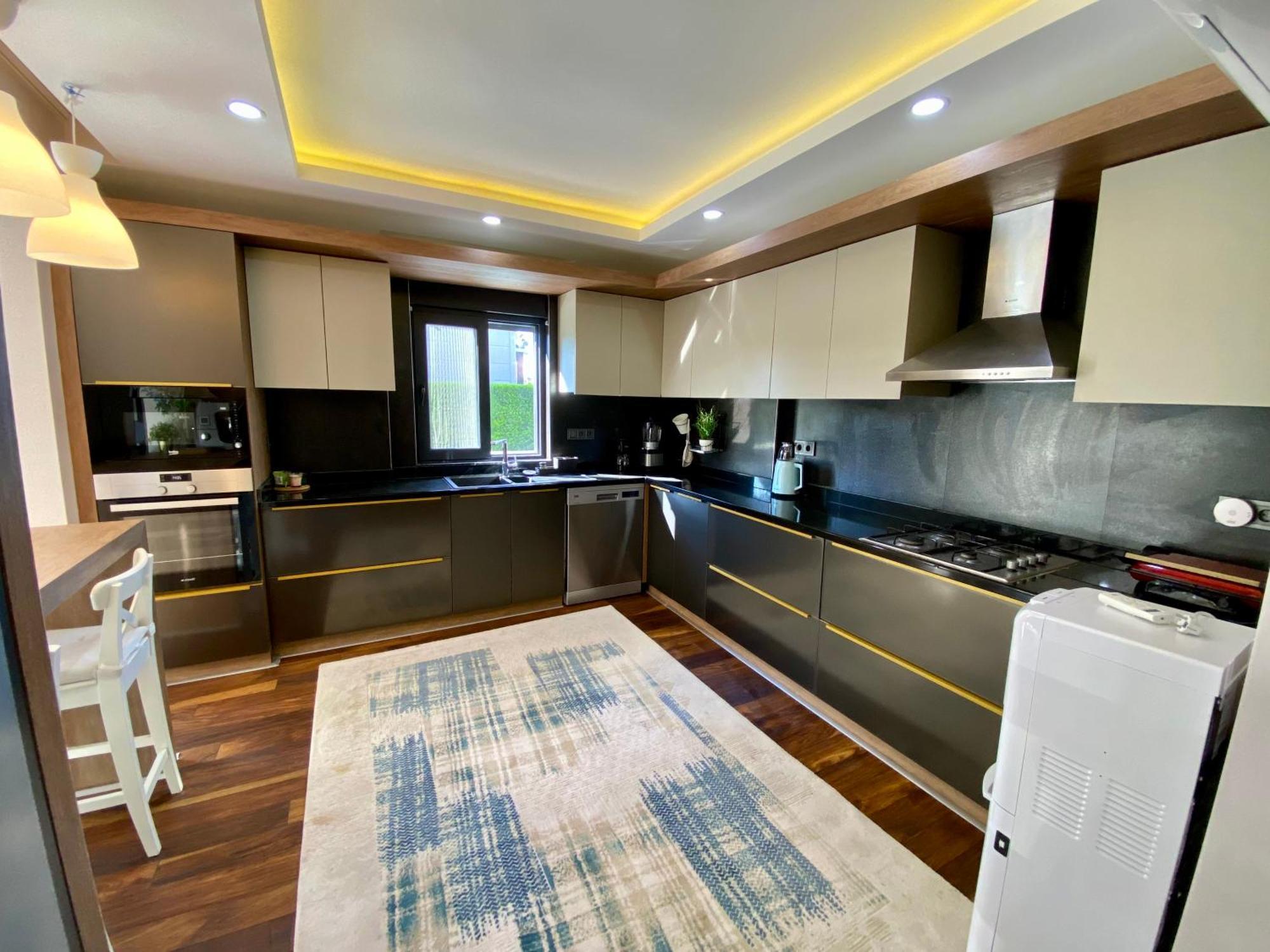 Villa Annabell1 With Swimming Pool And Jacuzzi, 3 Floors 贝莱克 外观 照片