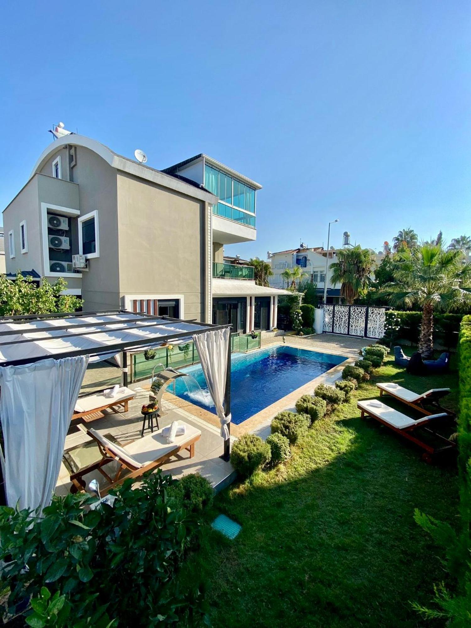Villa Annabell1 With Swimming Pool And Jacuzzi, 3 Floors 贝莱克 外观 照片